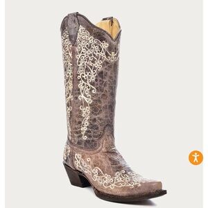 ❌SOLD❌Corral bone color floral embroidery cowboy boots
